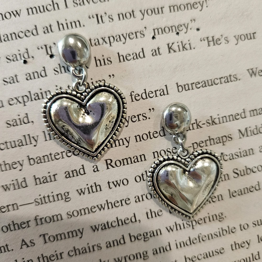Chic Silver Heart Dangle Earrings - Picture 6 of 6